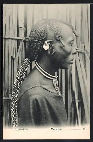 AK Mombasa, Mann mit perlenbesetztem Haarschmuck