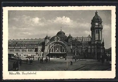 AK Köln, Hauptbahnhof mit Passanten