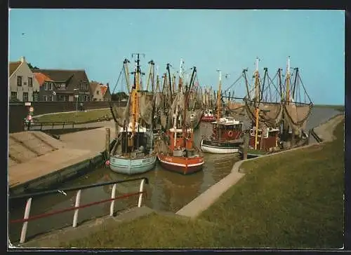 AK Greetsiel, Kutter im Fischerhafen