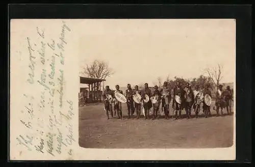 Foto-AK African warrriors with weaponry and shields