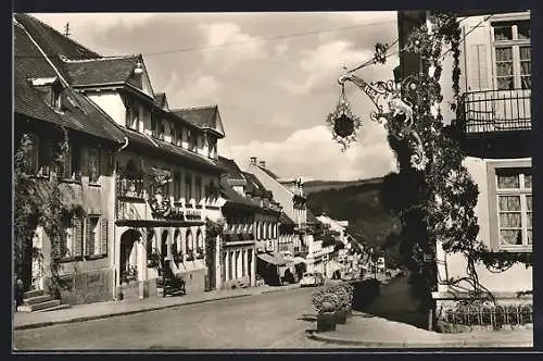 AK Triberg, Strassenpartie mit Brauerei-Gasthof