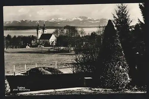 AK Tutzing, Ortsansicht mit der Kirche gegen die Berge