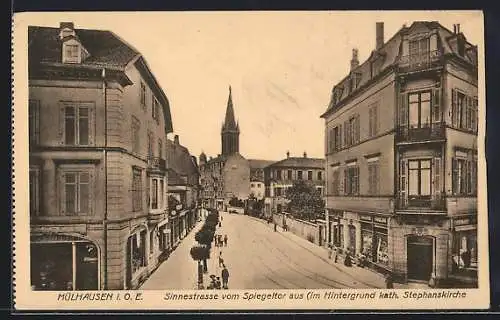 AK Mülhausen i. O. E., Sinnestrasse vom Spiegeltor aus, im Hintergrund kath. Stephanskirche