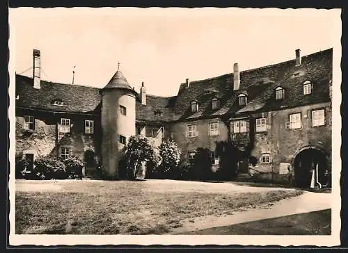 AK Lauchstädt, Partie im Schlosshof