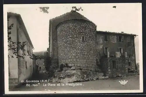 AK Gourdon /A.-M., La Place et le Presbytère