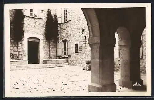 AK Gourdon, Intérieur du Château, La Cour d`Honneur