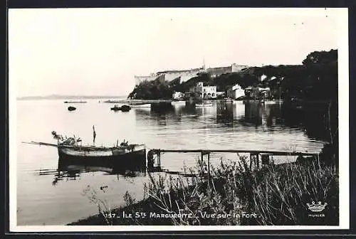 AK Ile Ste Marguerite, Vue sur le Fort