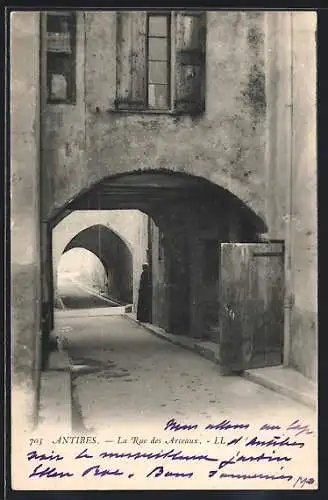 AK Antibes, La Rue des Arceaux