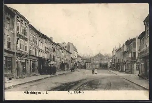 AK Mörchingen, Marktplatz mit Geschäften