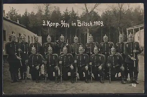 Foto-AK Bitsch, Gruppenfoto der Soldaten des 3. Korp. 2 /114, 1909