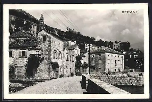 AK Perast, Ortspartie an alten Steinhäusern