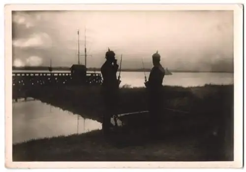 Fotografie 1.WK, J.H. Hennings & Co. Hamburg, Deutsche Soldaten auf Wachposten an der Küste