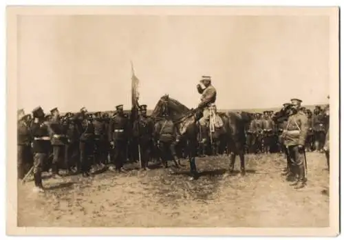 Fotografie 1.WK, J.H. Hennings & Co. Hamburg, Balkan-Feldzug, Bulgarische Truppen kurz vor der Schlacht