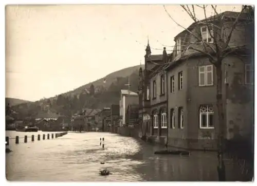 Fotografie unbekannter Fotograf, Ansicht Miltenberg, Hotel zur Rose & überschwemmte Uferpromenade, Hochwasser