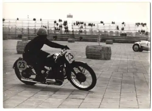 Fotografie A. Woda, München, Ansicht Neubiberg, Motorrad BMW, Rennmaschine mit Startnummer 23