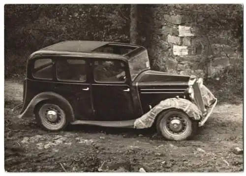 Fotografie Karl Schleich, Wien, Auto - PKW mit abgeklebten Kotflügeln