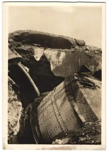 Fotografie Ansicht Lüttich, Fort Loncin nach Beschuss durch schwere Artillerie, 1.WK