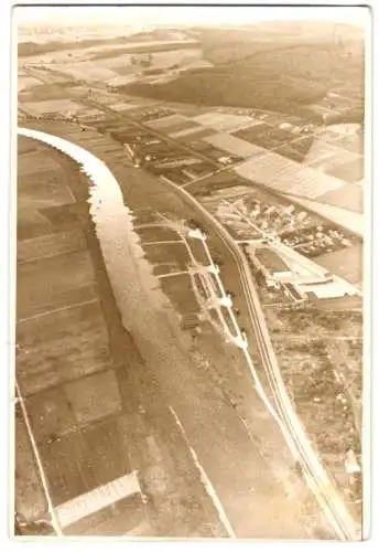 Fotografie Thüring, Hameln, Ansicht Hameln, Fliegeraufnahme der Weser am Stadtrand