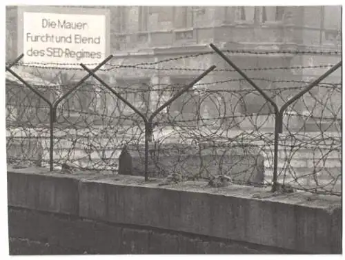 Fotografie Zonengrenze - Imperialistischer Schutzwall, Innerdeutsche Grenze Berliner Mauer