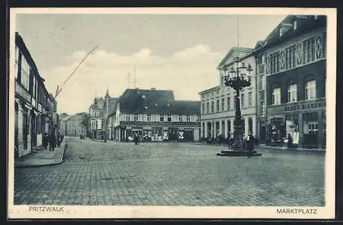 AK Pritzwalk, Marktplatz mit Laterne