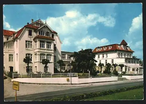 AK Scharbeutz, Hotel Berliner Hof mit Strassenpartie