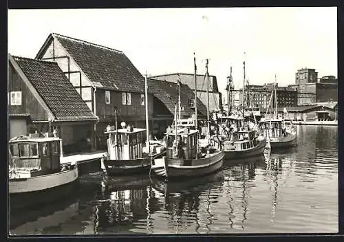 AK Wismar, Boote im Hafen