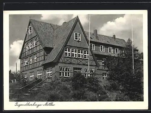 AK Mölln / Lauenburg, Till Eulenspiegel-Jugendherberge mit Fahnenstangen