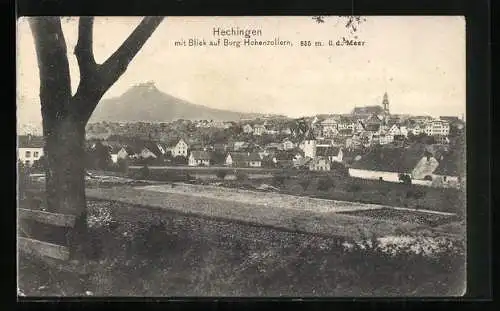 AK Hechingen, Ortsansicht mit Blick auf Burg Hohenzollern