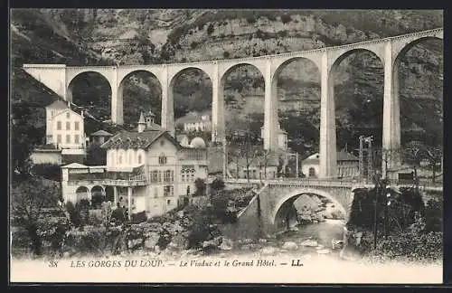 AK Les Gorges du Loup, Le Viaduc et le Grand Hôtel