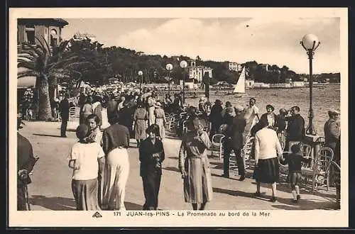 AK Juan-les-Pins, La Promenade au bord de la Mer