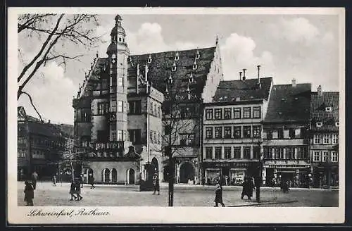 AK Schweinfurt, Passanten vor dem Rathaus