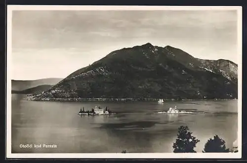 AK Perast, kleine Inseln im Meer, Berge