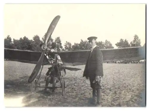 2 Fotografien Pionier-Flug, Flugzeug Niederdecker Propellermaschine mit Konstrukteur & Pilot