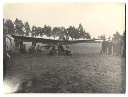 2 Fotografien Pionier-Flug, Flugzeug Niederdecker Propellermaschine mit Konstrukteur & Pilot