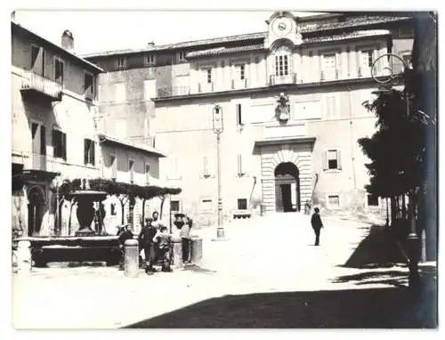 Fotografie unbekannter Fotograf, Ansicht San Marino, Castel Gondolfo, Palast