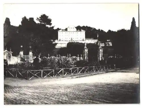 Fotografie unbekannter Fotograf, Ansicht Frascati, Blick zur Villa Aldobrandini