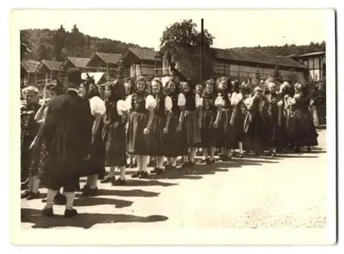 9 Fotografien Ansicht Tiengen / Oberrhein, Fastnacht-Umzug, Karneval, Fasching, Tracht, Festwagen