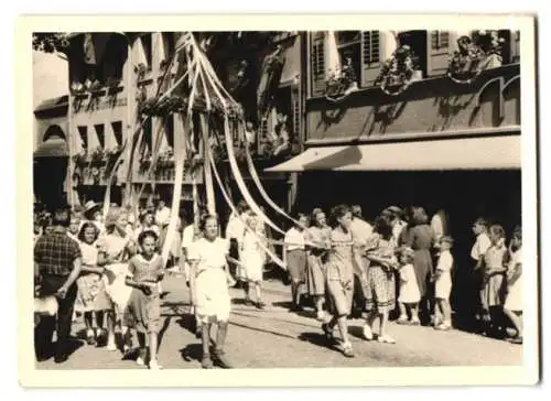 9 Fotografien Ansicht Tiengen / Oberrhein, Fastnacht-Umzug, Karneval, Fasching, Tracht, Festwagen