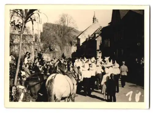 9 Fotografien Ansicht Tiengen / Oberrhein, Fastnacht-Umzug, Karneval, Fasching, Tracht, Festwagen