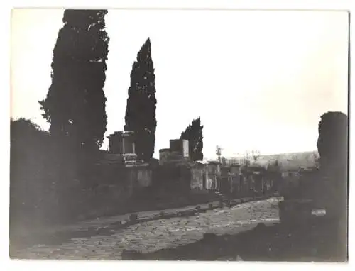 14 Fotografien unbekannter Fotograf, Ansicht Pompeji / Pompei, Gräberstrasse, Ruinen, Steingräber