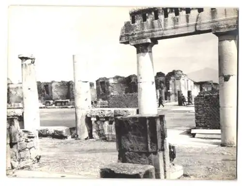 14 Fotografien unbekannter Fotograf, Ansicht Pompeji / Pompei, Gräberstrasse, Ruinen, Steingräber