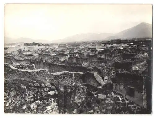 14 Fotografien unbekannter Fotograf, Ansicht Pompeji / Pompei, Gräberstrasse, Ruinen, Steingräber