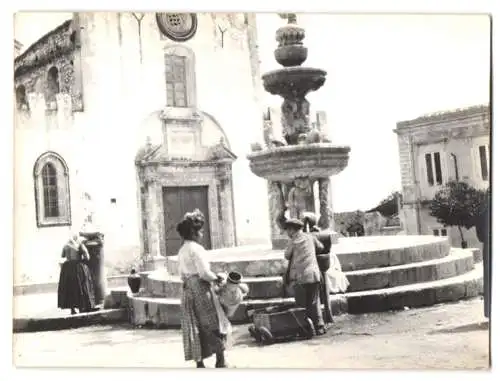 13 Fotografien unbekannter Fotograf, Ansicht Taormina, Strassenpartie, Bauer mit Esel, Terrasse San Domenico, Ciostro