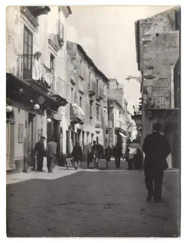 13 Fotografien unbekannter Fotograf, Ansicht Taormina, Strassenpartie, Bauer mit Esel, Terrasse San Domenico, Ciostro