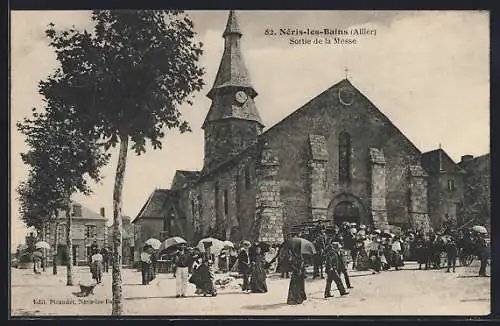 AK Néris-les-Bains, Sortie de la Messe