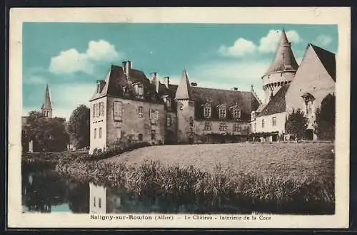 AK Saligny-sur-Roudon, Le Château, Intérieur de la Cour