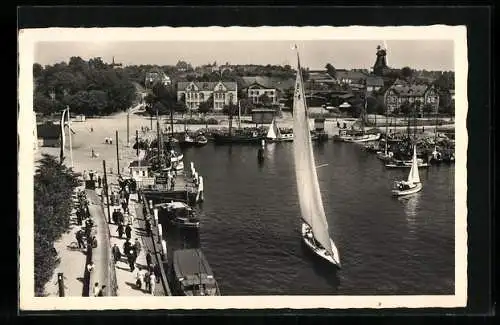 AK Laboe, Segelboote im Hafen