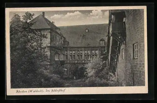 AK Rhoden / Waldeck, Im Schlosshof