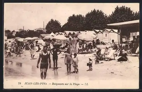 AK Juan-les-Pins, Baigneurs sur la Plage