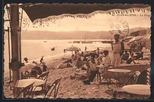 AK Juan-les-Pins, La Plage, baigneurs et terrasse de café